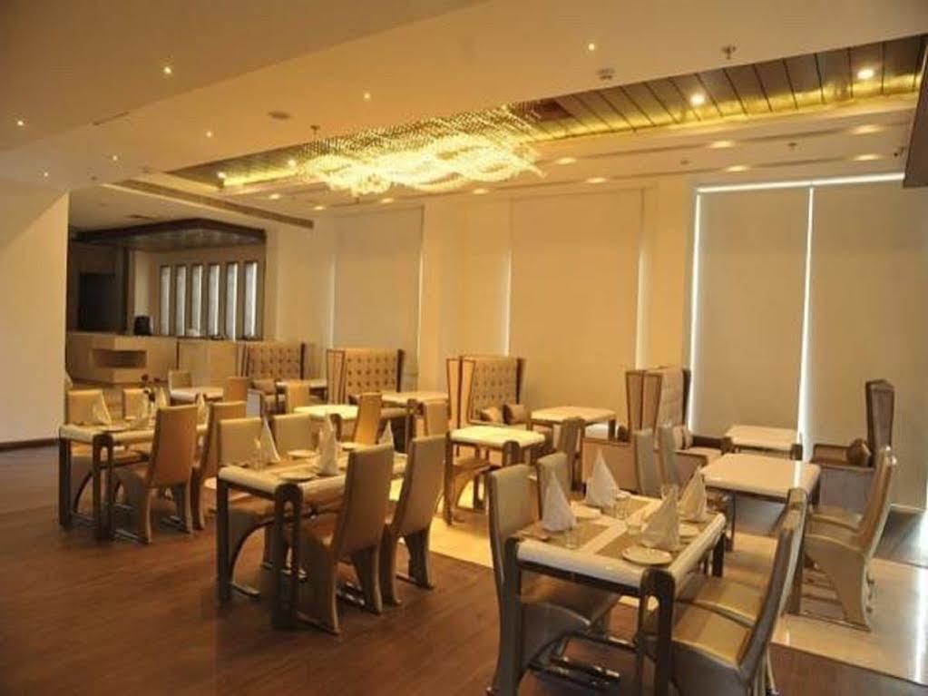 Jagrati Ananta Express Hotell Jaipur Exteriör bild