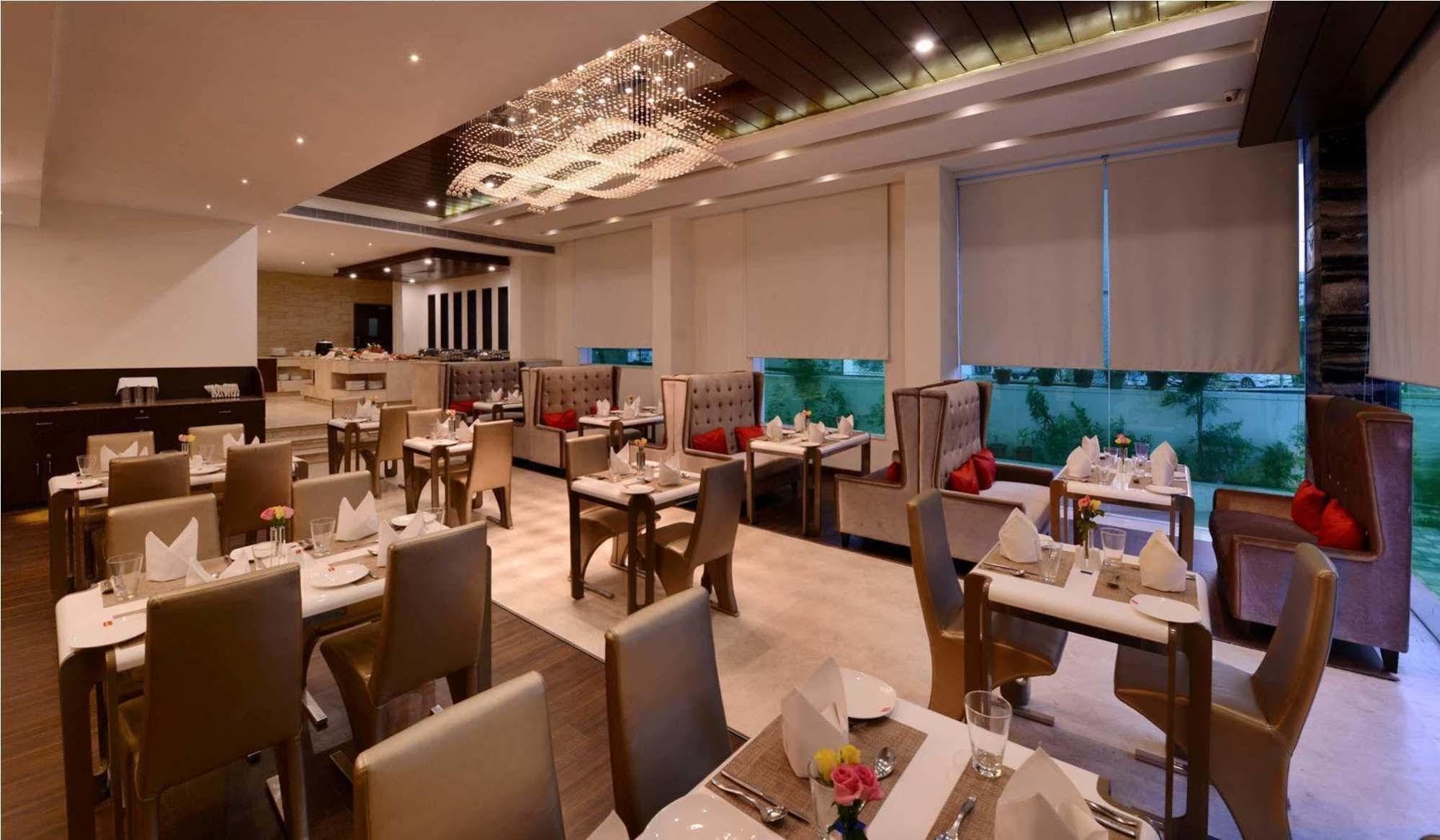 Jagrati Ananta Express Hotell Jaipur Exteriör bild