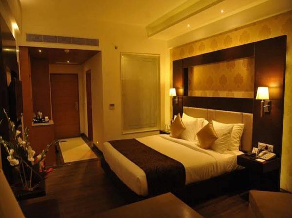 Jagrati Ananta Express Hotell Jaipur Exteriör bild