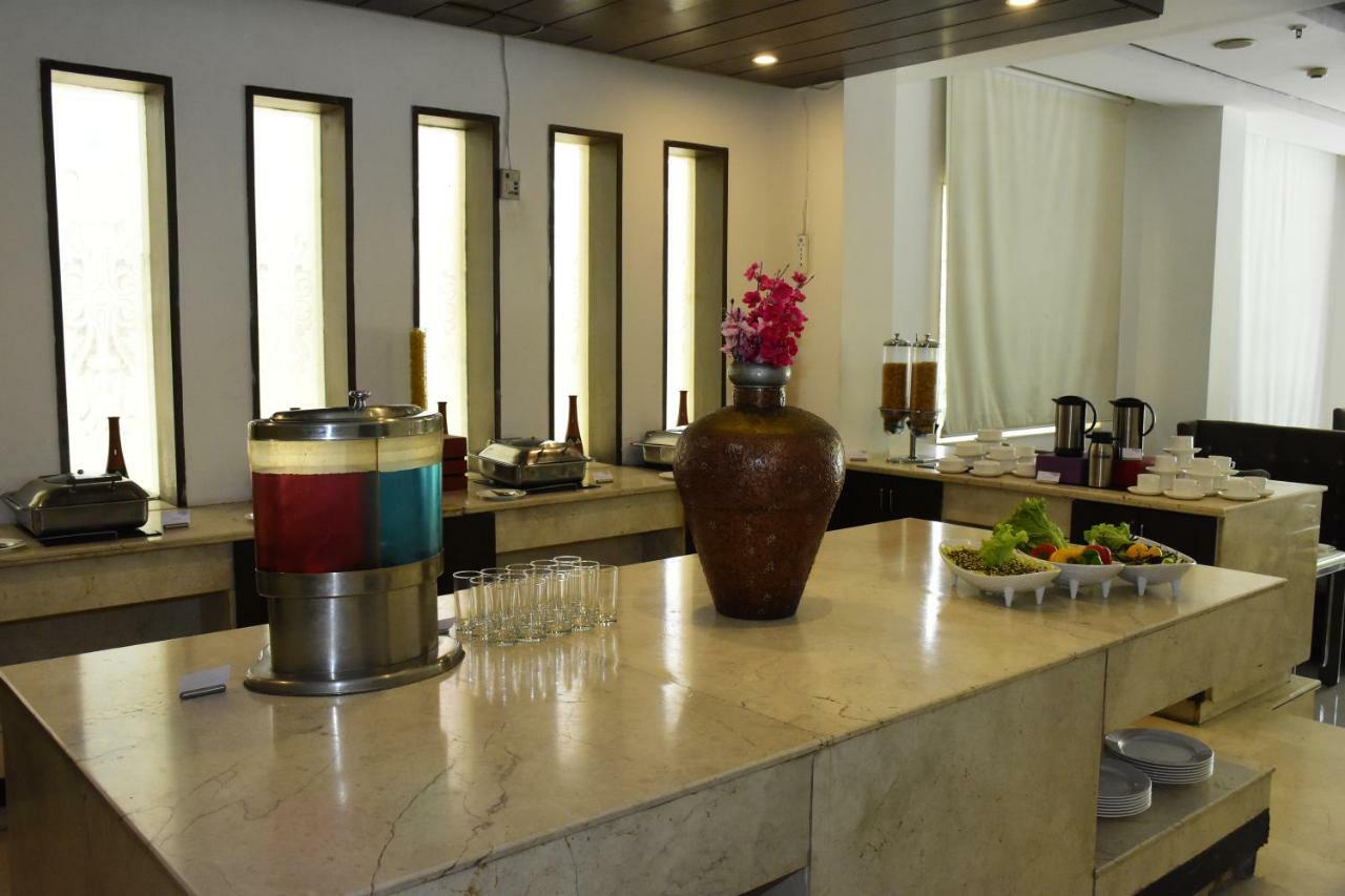 Jagrati Ananta Express Hotell Jaipur Exteriör bild