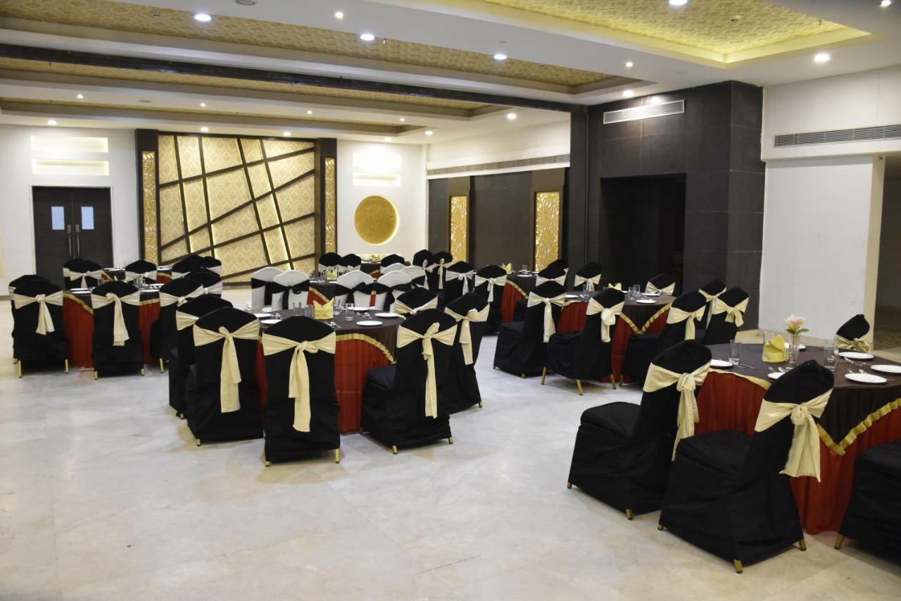 Jagrati Ananta Express Hotell Jaipur Exteriör bild
