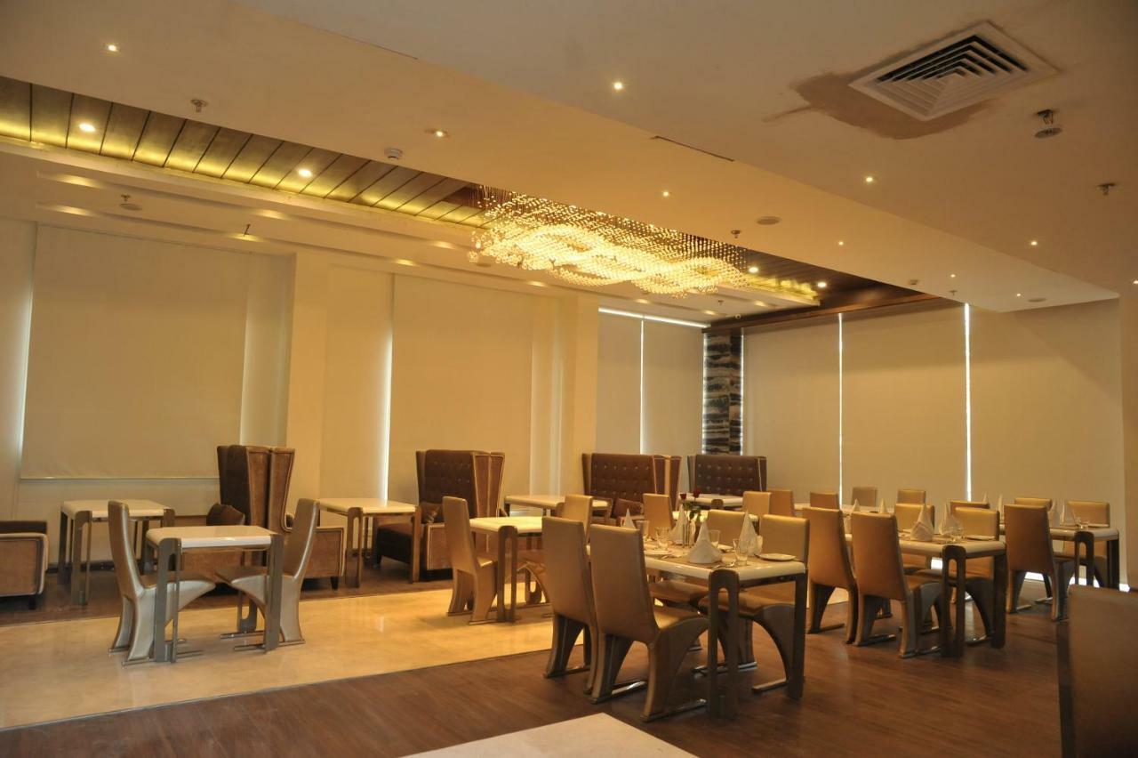 Jagrati Ananta Express Hotell Jaipur Exteriör bild